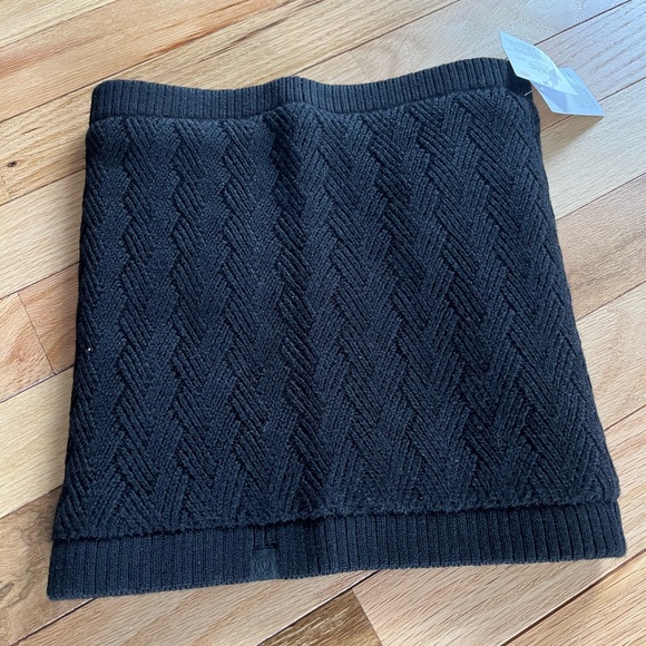 lululemon athletica Accessories - Lululemon Fleece-Lined Chevron Knit Neck Warmer NWT